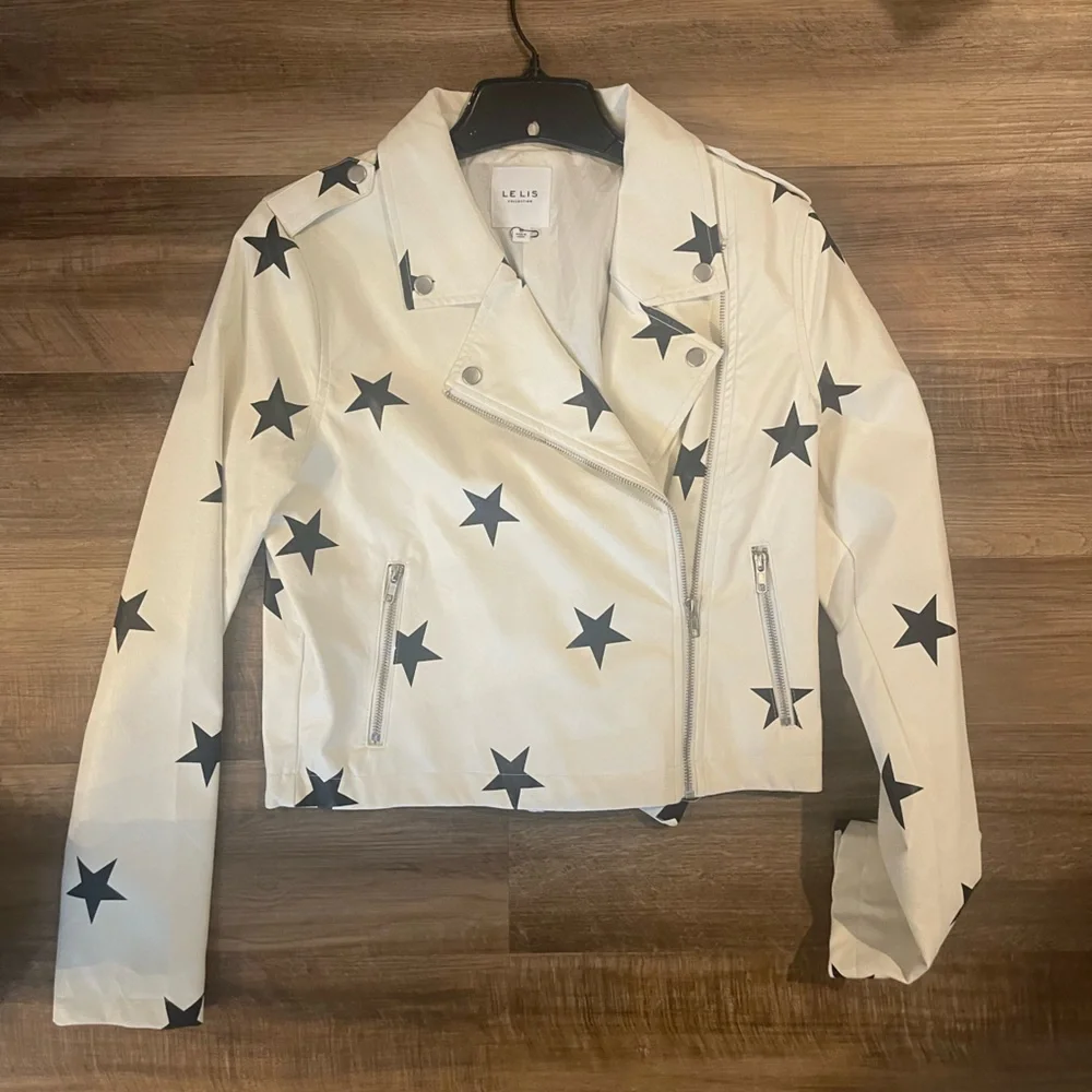 NWOT - Le Lis - Faux Leather Star Pattern White Biker Style Jacket - Picture 3 of 7
